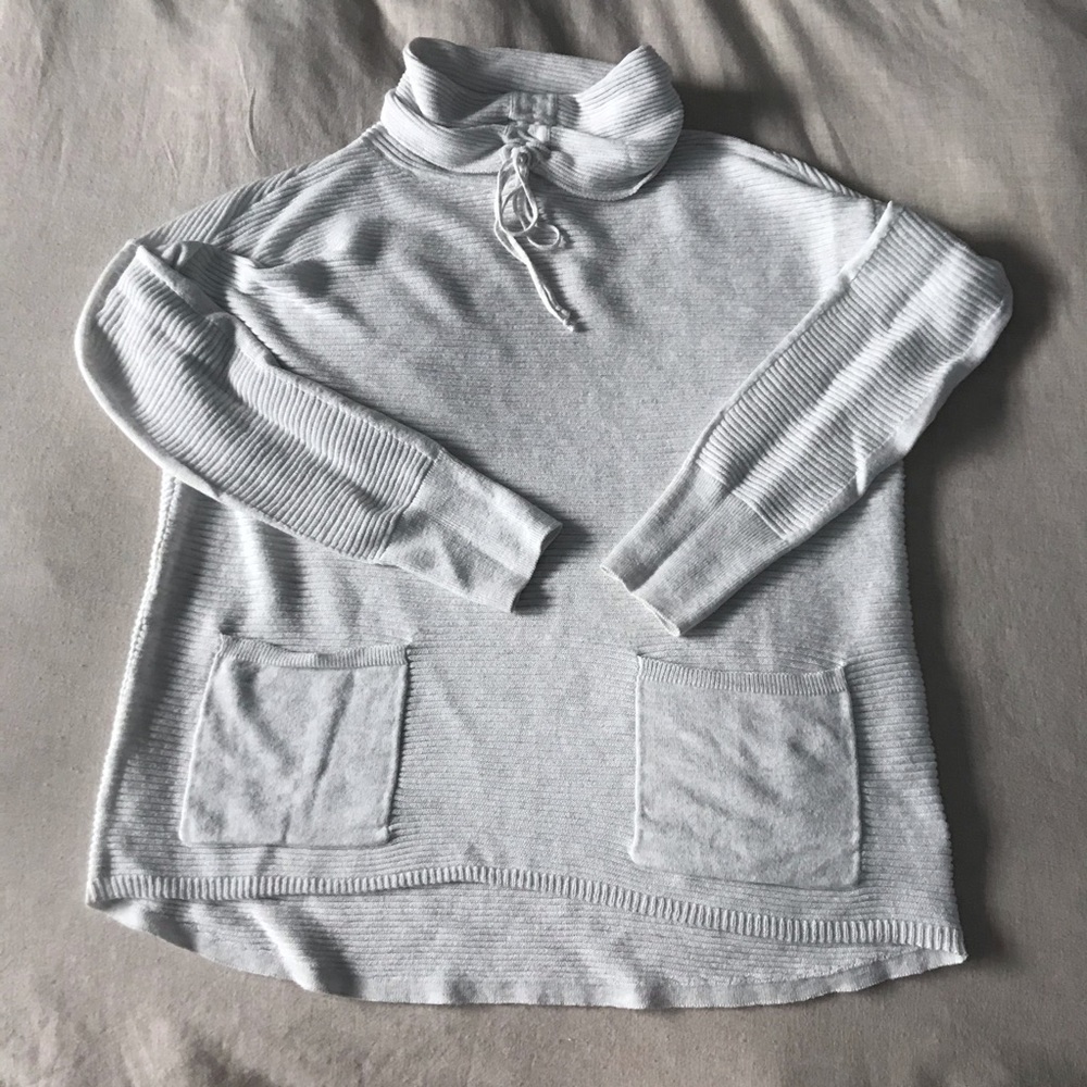 Scrunch Turtleneck Sweater - Picture 2 of 9